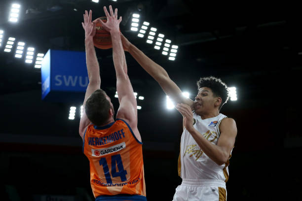 北京则凭借 北京则凭借