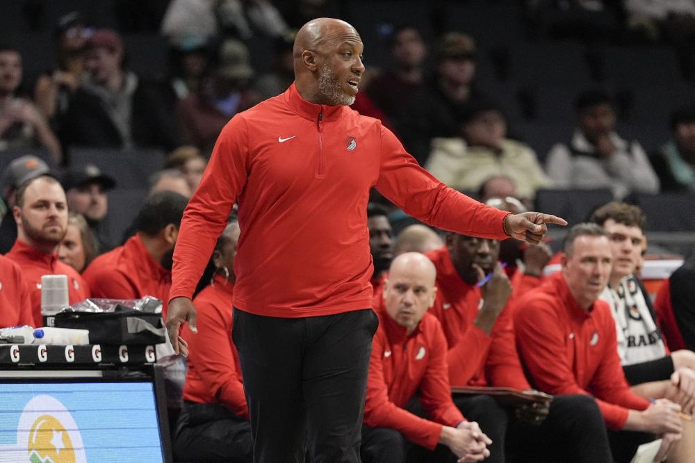 他需要适应 他需要适应